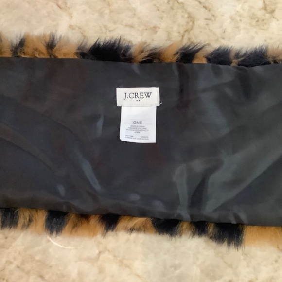 J CREW FAUX FUR COLLAR - Picture 3 of 4